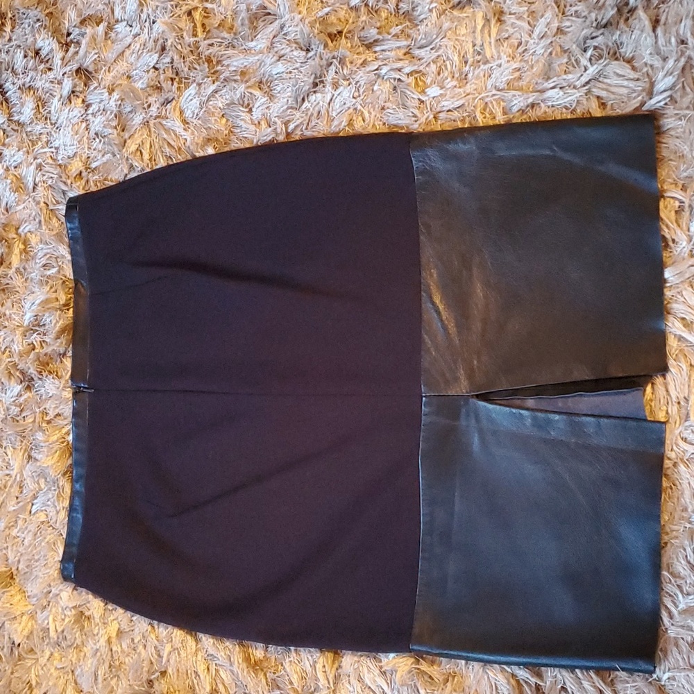 Danier black leather skirt - Picture 2 of 9